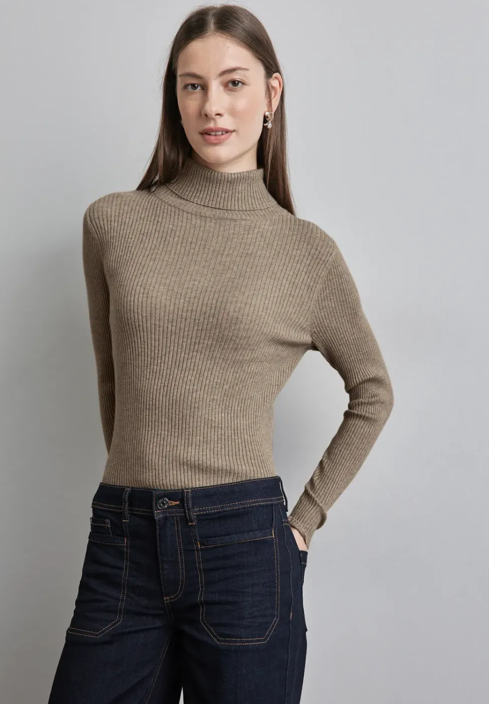 Basic Rollkragen-Pullover