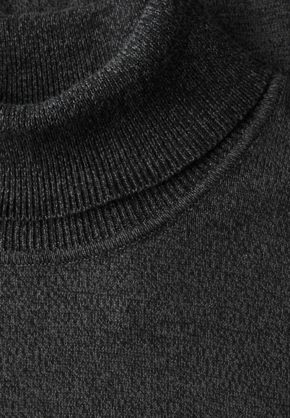 Basic Turtleneck Pullover