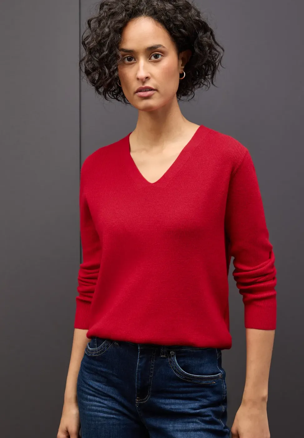 Basic V-Neck Pullover