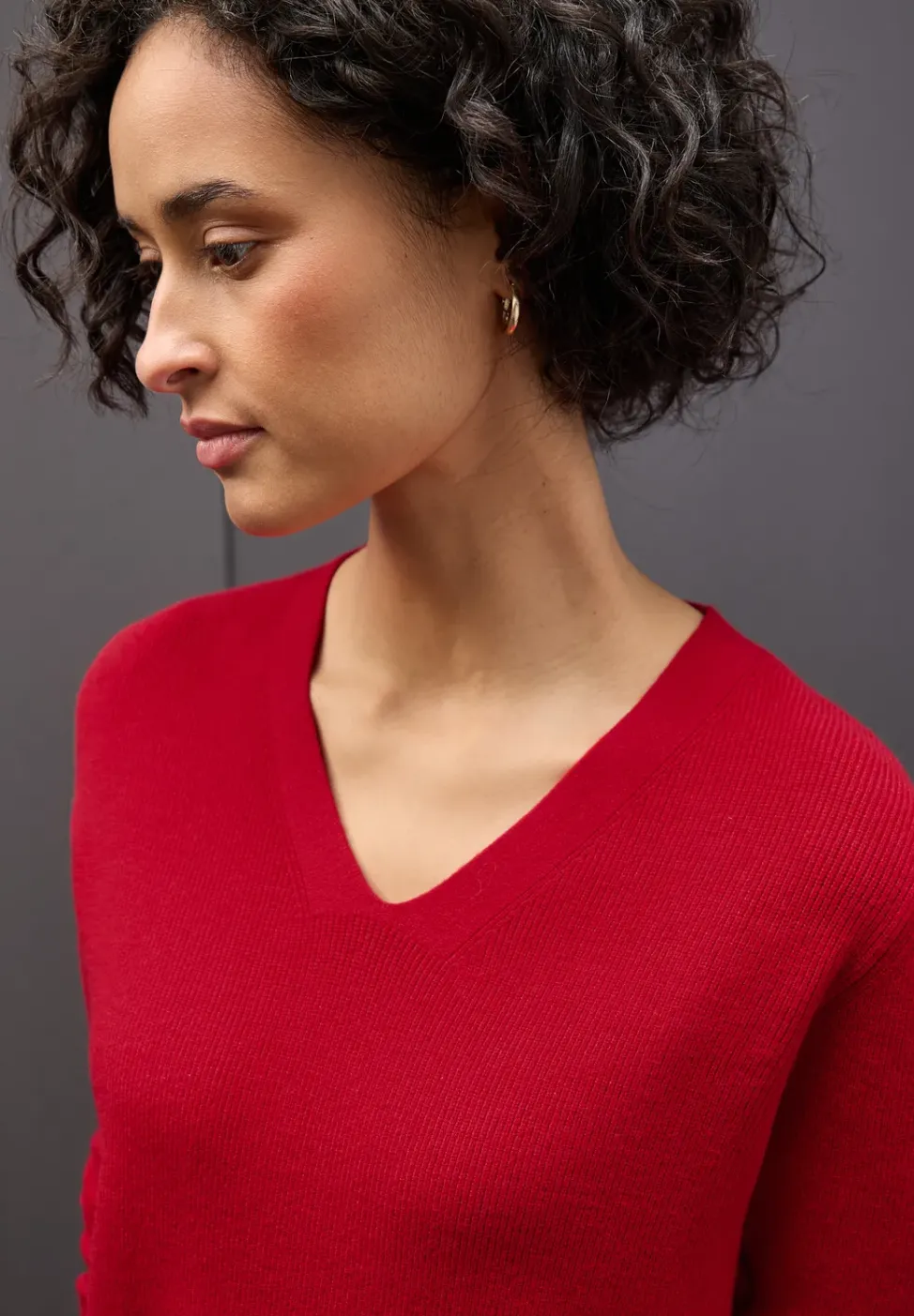 Basic V-Neck Pullover