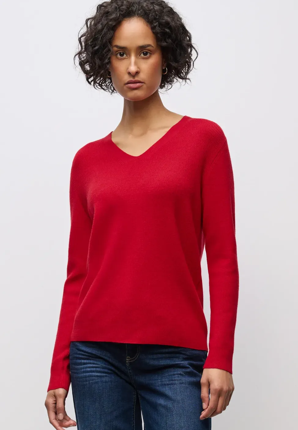 Basic V-Neck Pullover