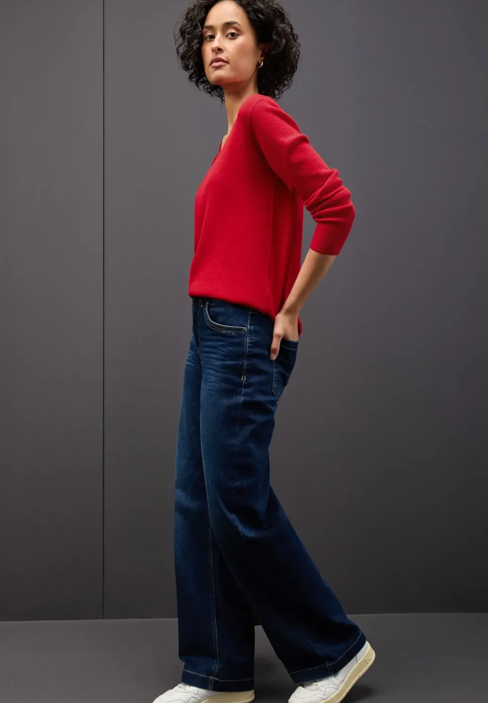 Basic V-Neck Pullover