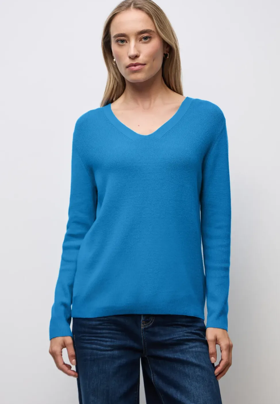 Basic V-Neck Pullover