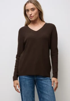 Basic V-Neck Pullover