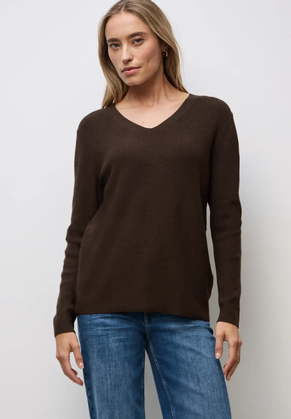 Basic V-Neck Pullover