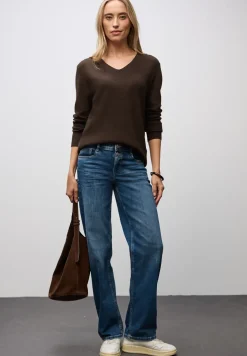 Basic V-Neck Pullover