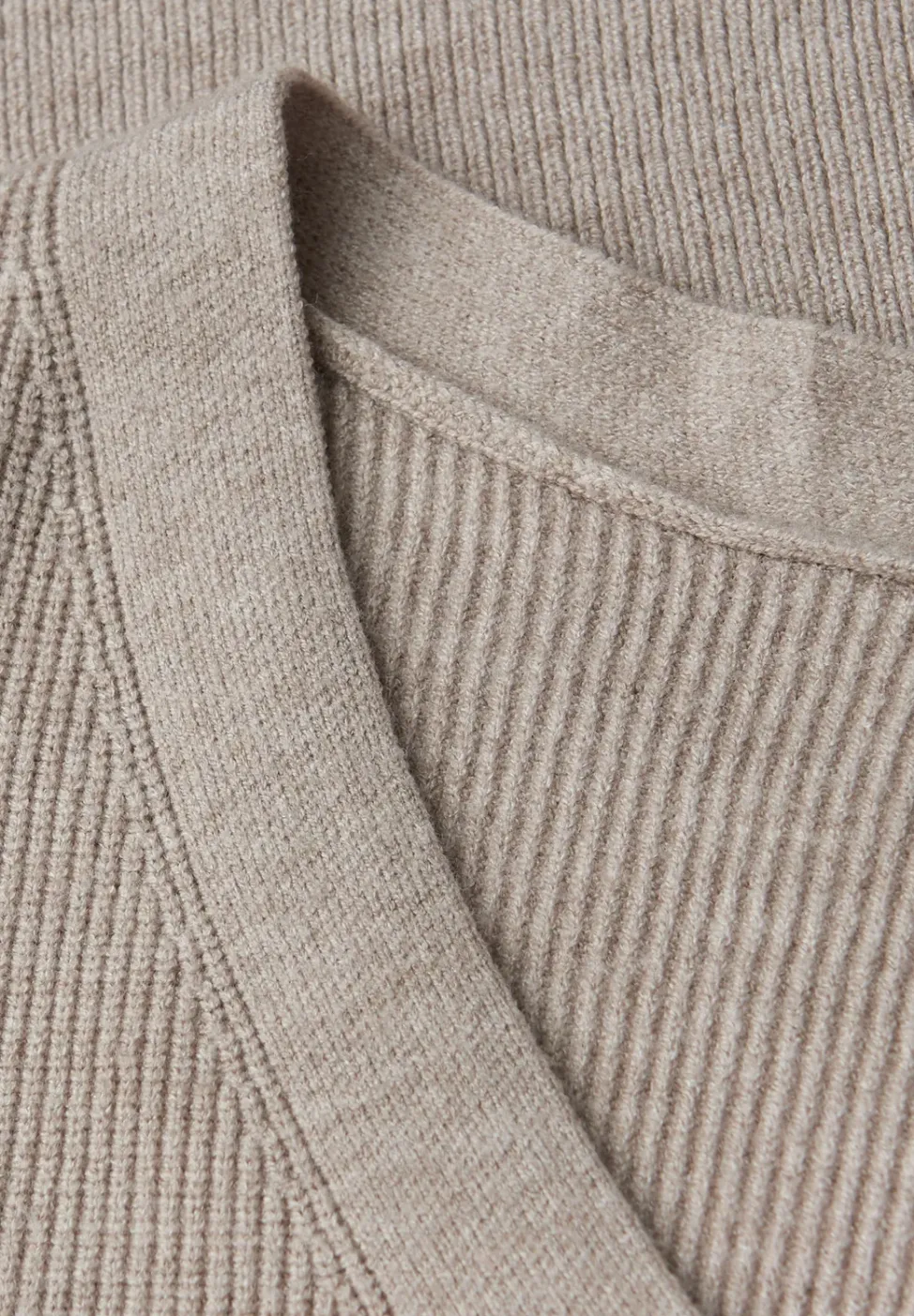 Basic V-Neck Pullover
