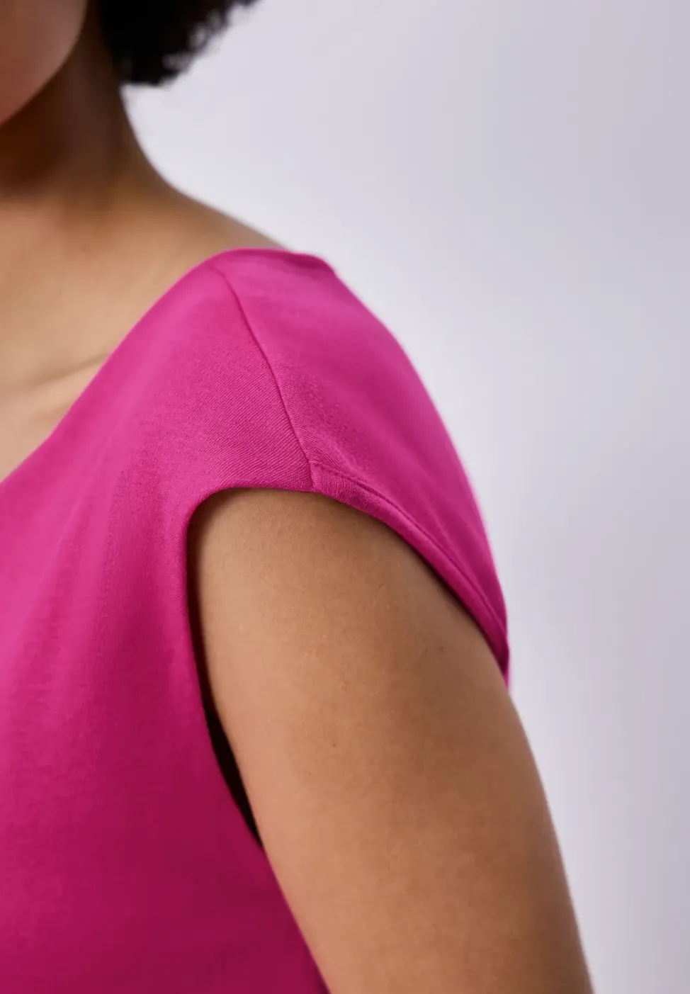 Basic Shirt mit U-Boot-Ausschnitt