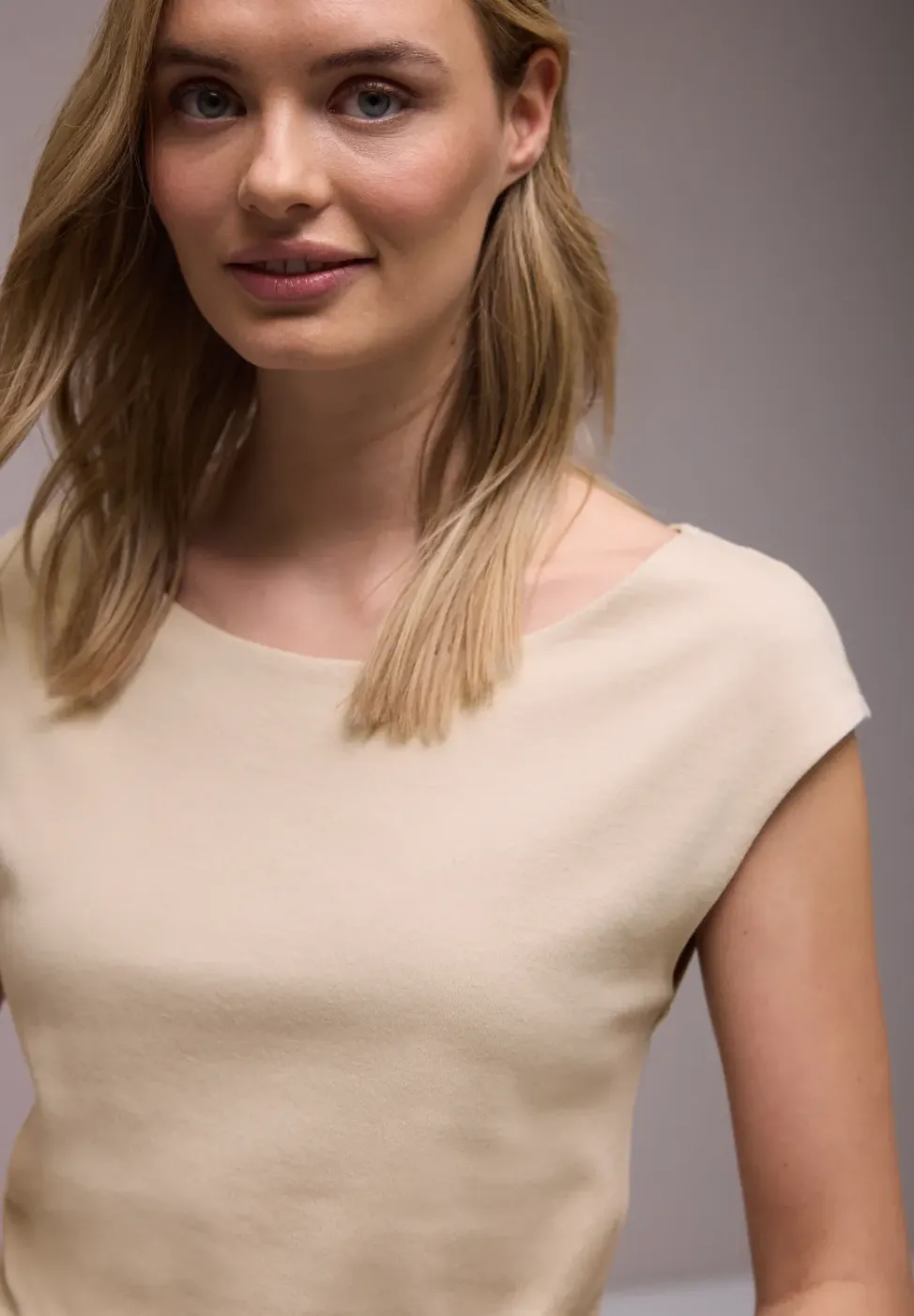 Basic Shirt mit U-Boot-Ausschnitt
