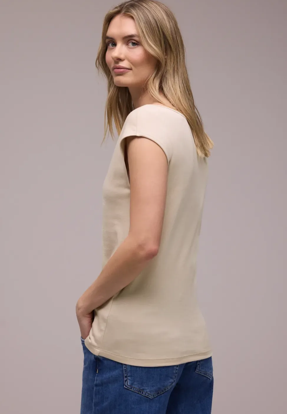 Basic Shirt mit U-Boot-Ausschnitt