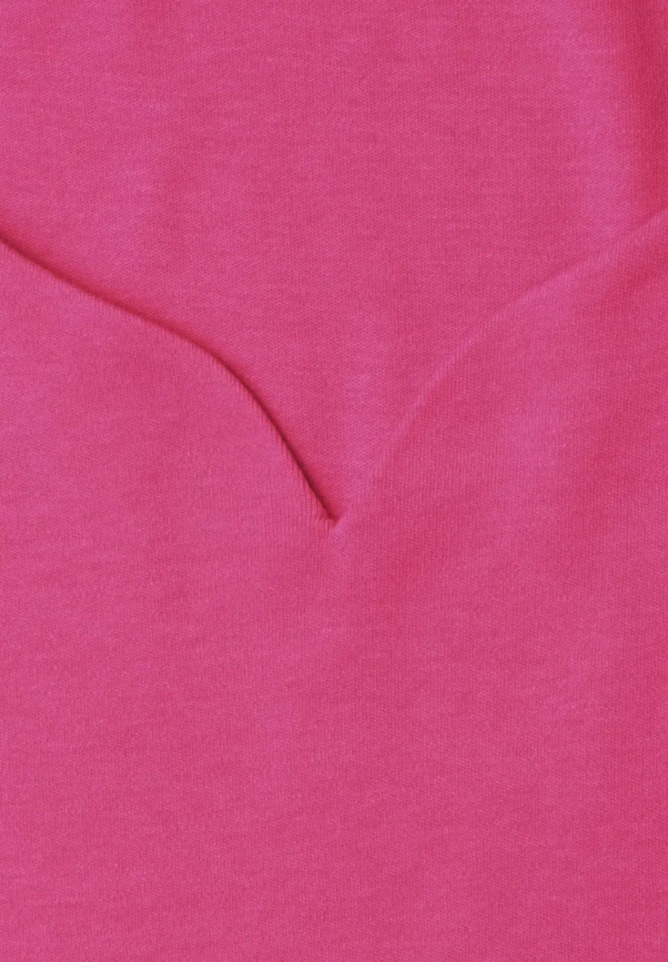 Basic Top mit Herzausschnitt