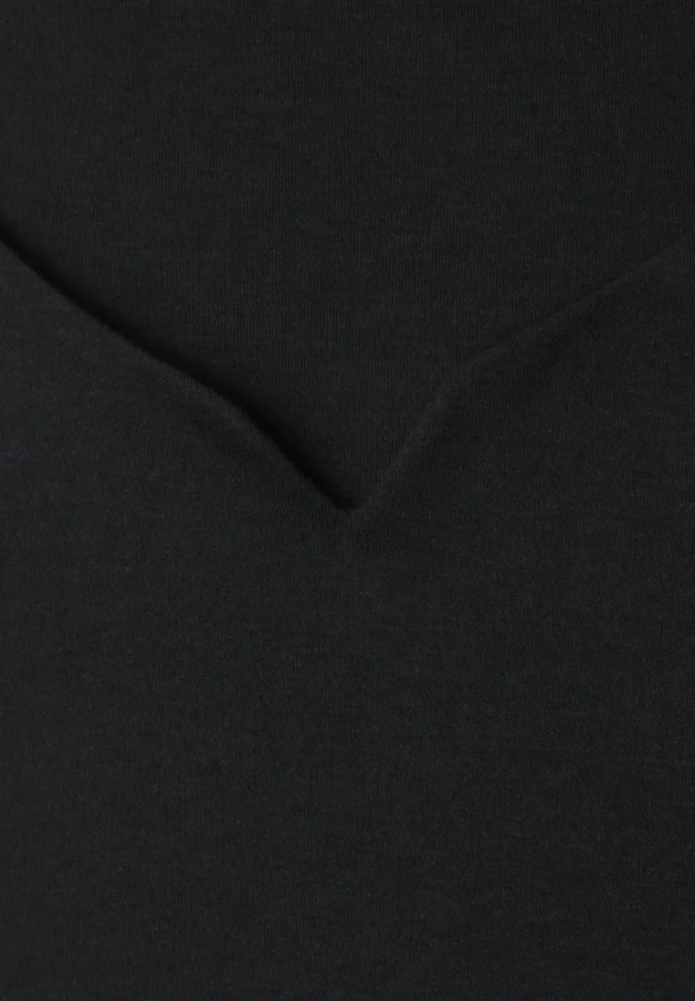 Basic Top mit Herzausschnitt