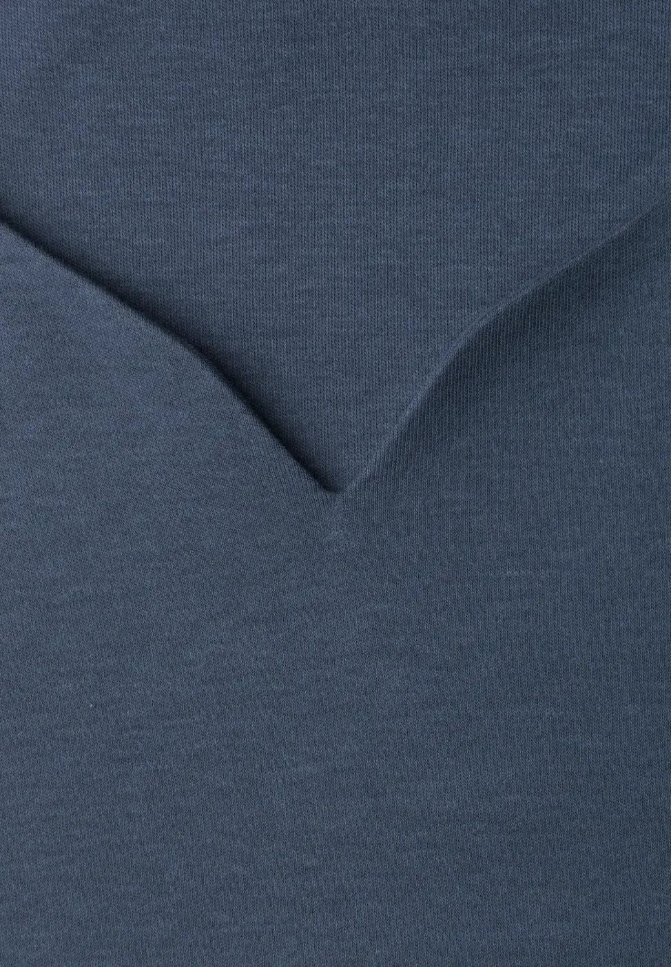 Basic Top mit Herzausschnitt