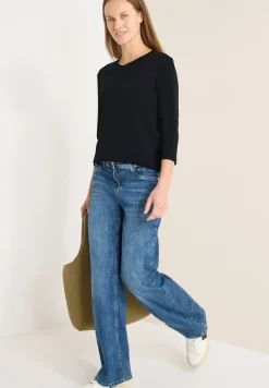 Basic T-Shirt