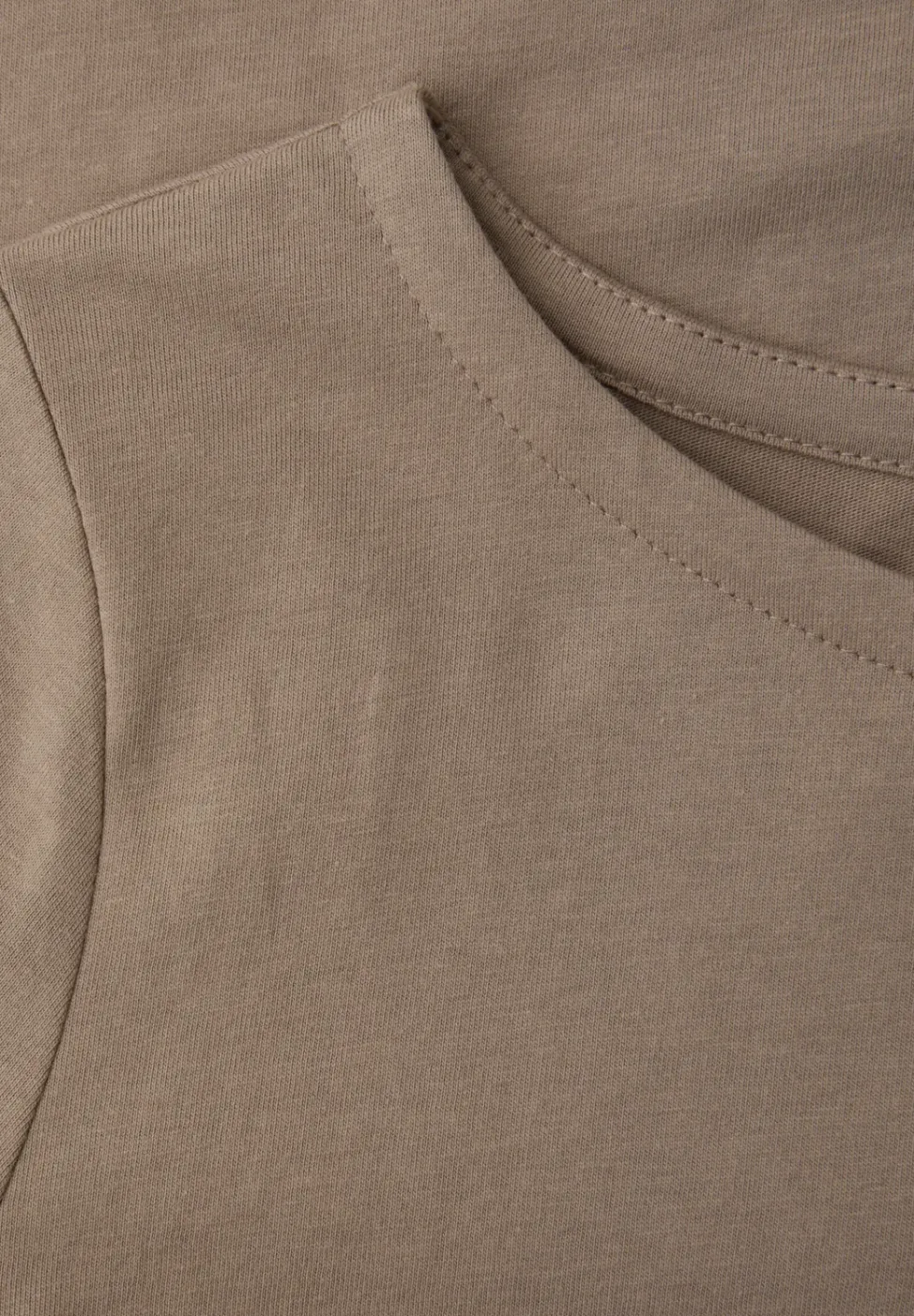 Basic T-Shirt mit U-Boot-Ausschnitt