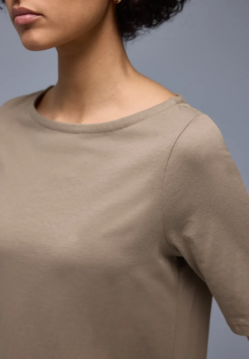 Basic T-Shirt mit U-Boot-Ausschnitt