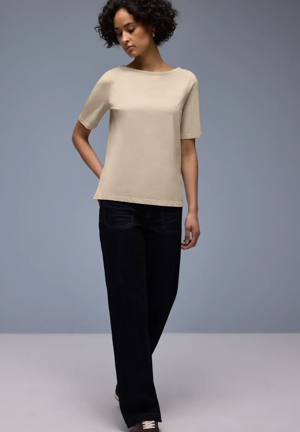 Basic T-Shirt mit U-Boot-Ausschnitt