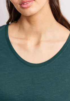 Basic T-Shirt mit V-Neck in Unifarbe