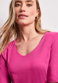 Basic T-Shirt mit V-Neck in Unifarbe