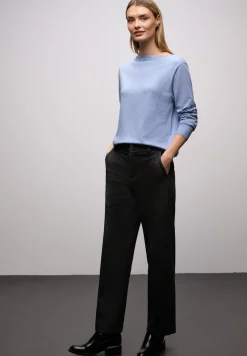 Basic U-Boot Pullover