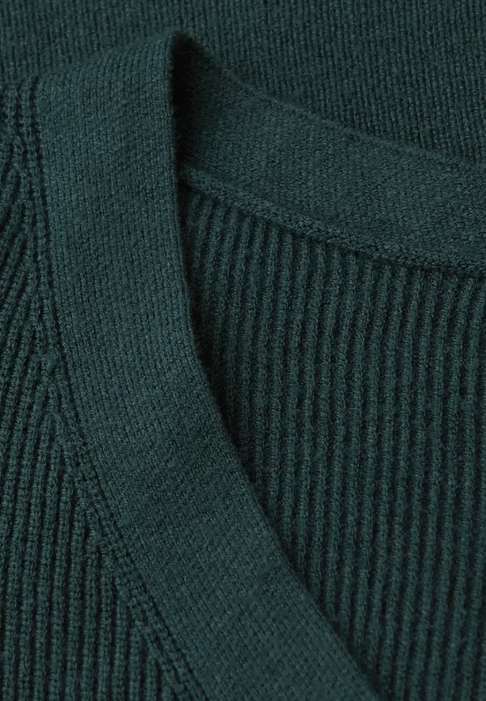 Basic V-Neck Pullover
