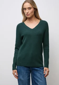 Basic V-Neck Pullover