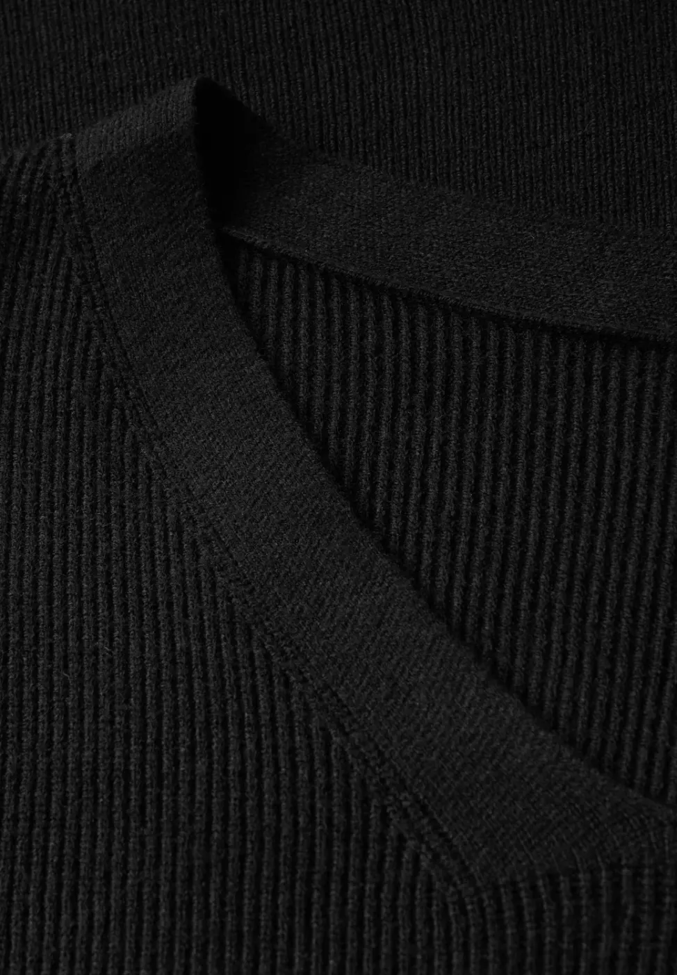 Basic V-Neck Pullover