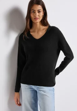 Basic V-Neck Pullover