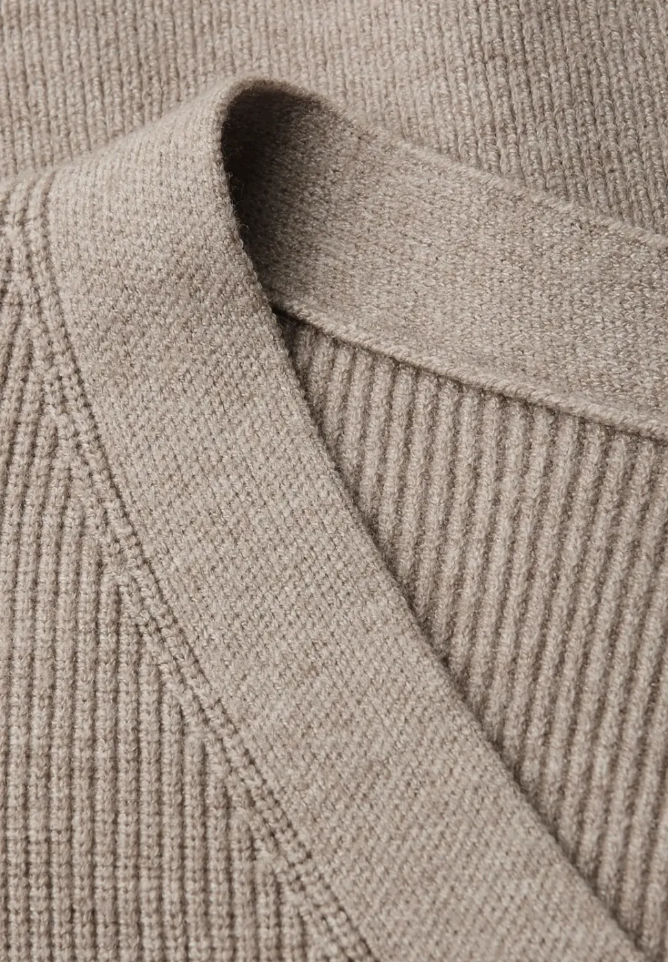 Basic V-Neck Pullover