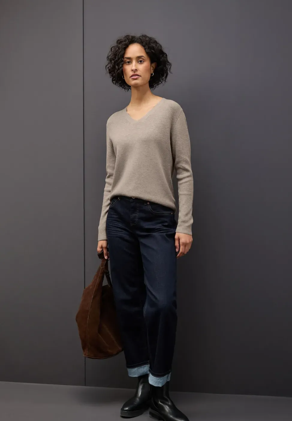 Basic V-Neck Pullover