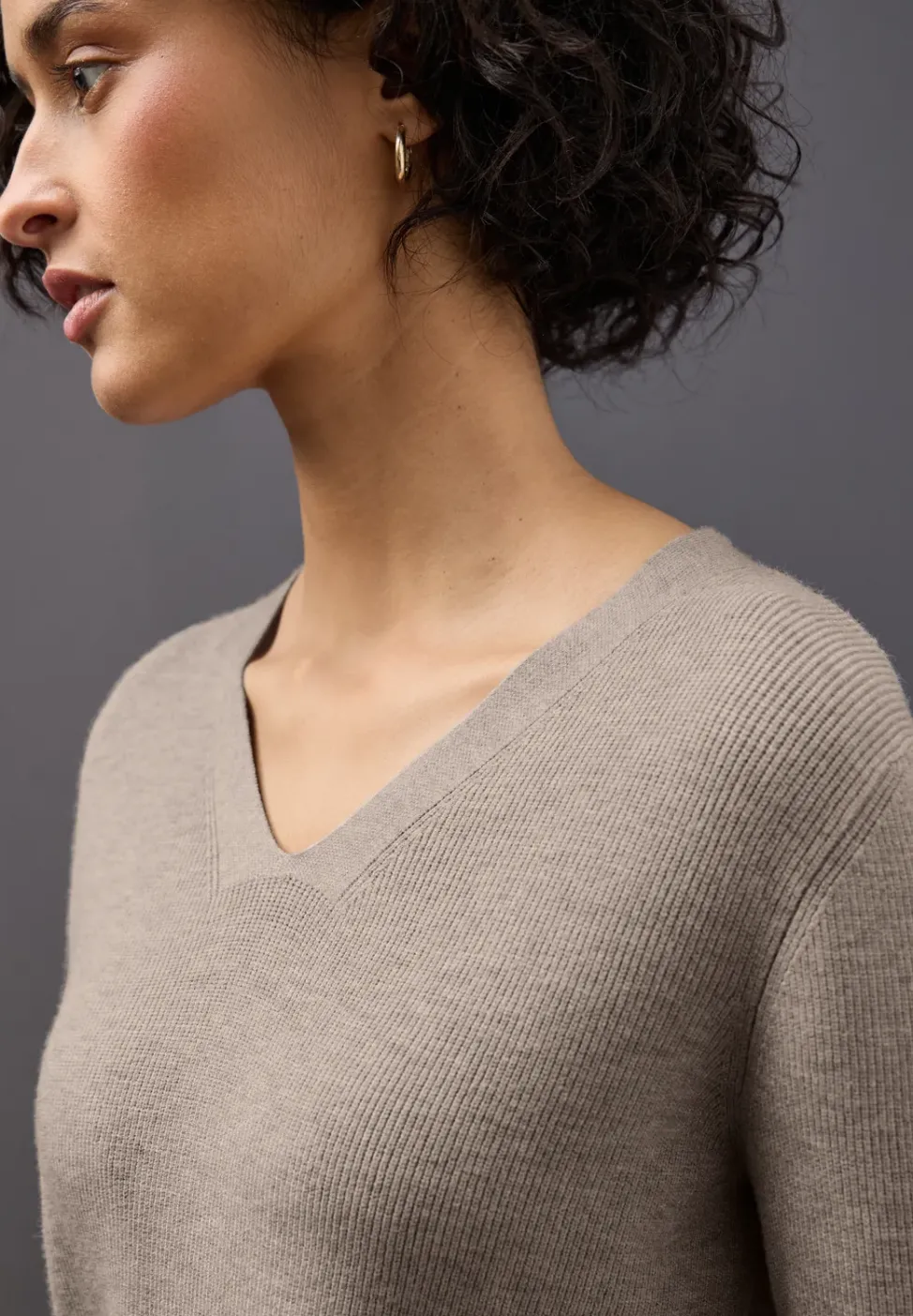 Basic V-Neck Pullover