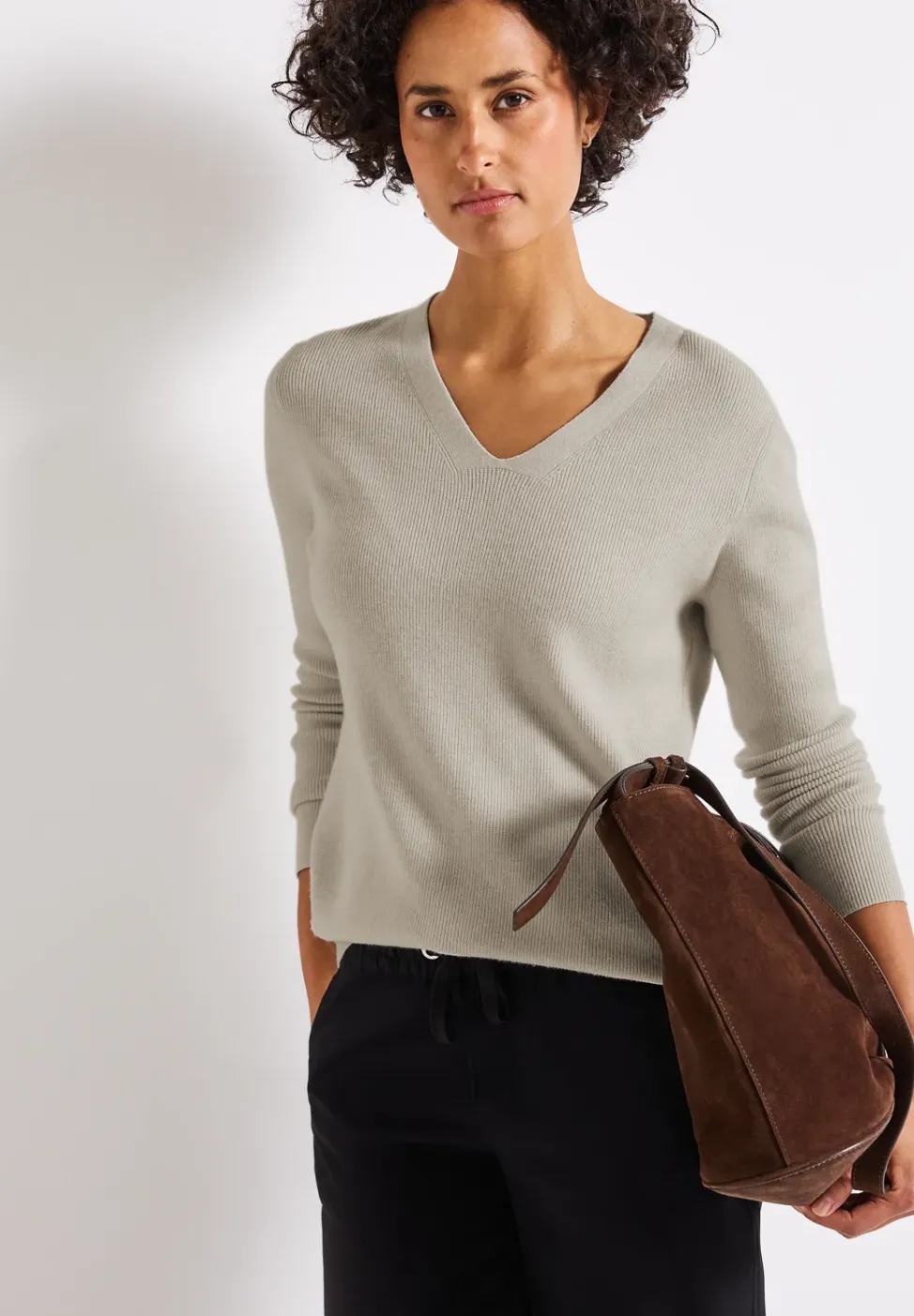 Basic V-Neck Pullover