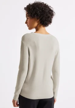 Basic V-Neck Pullover