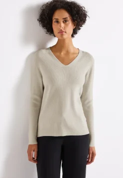 Basic V-Neck Pullover