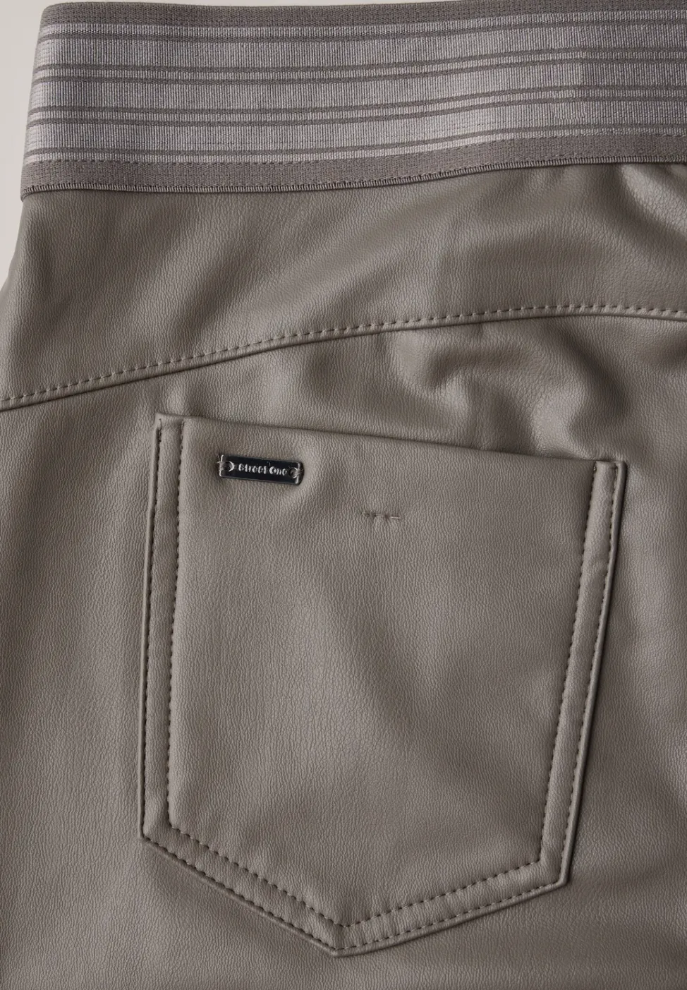 Beschichtete Hose