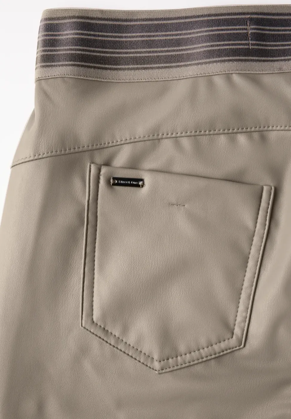 Beschichtete Hose