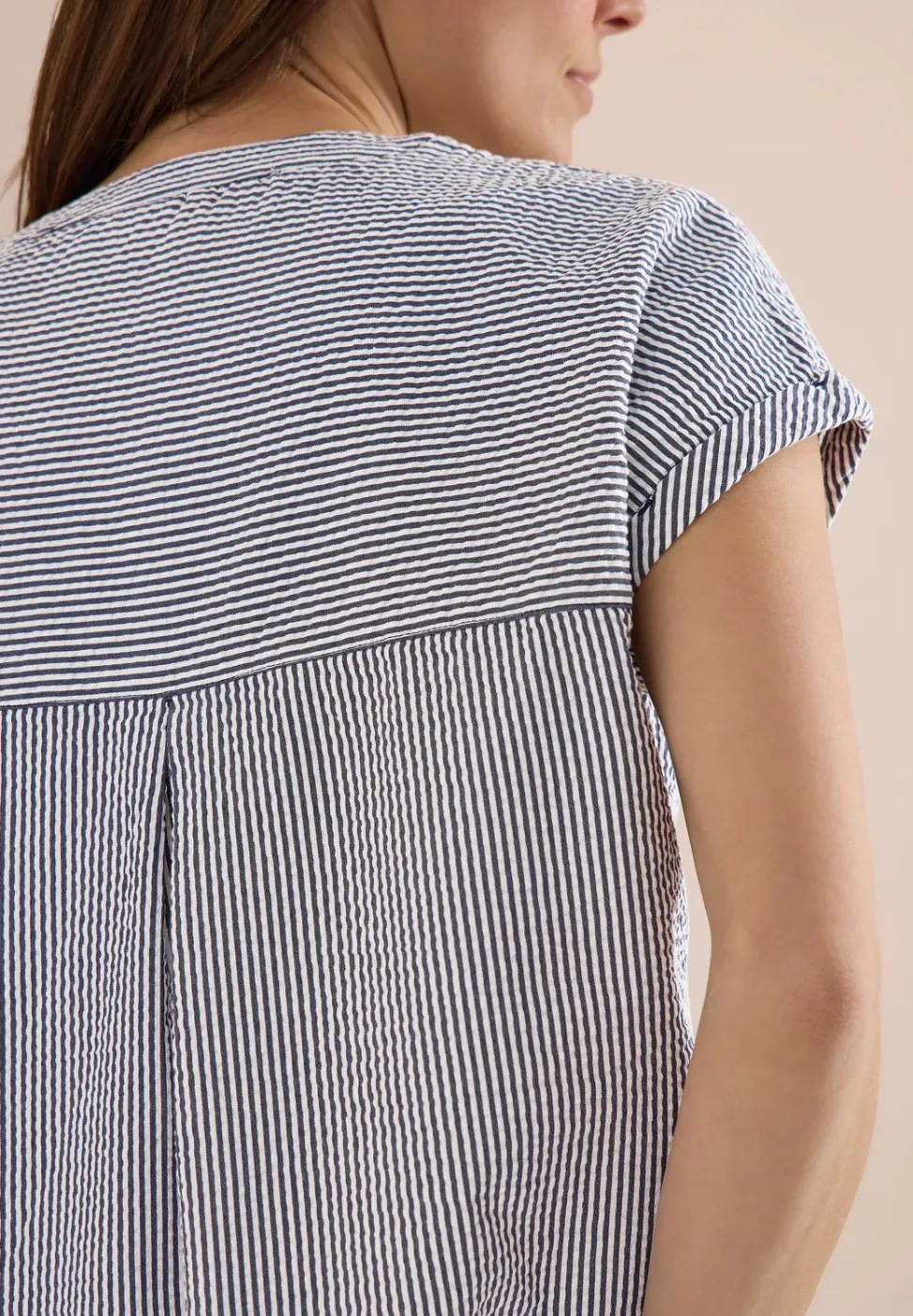 Bluse mit Split Neck in Seersuckerqualität