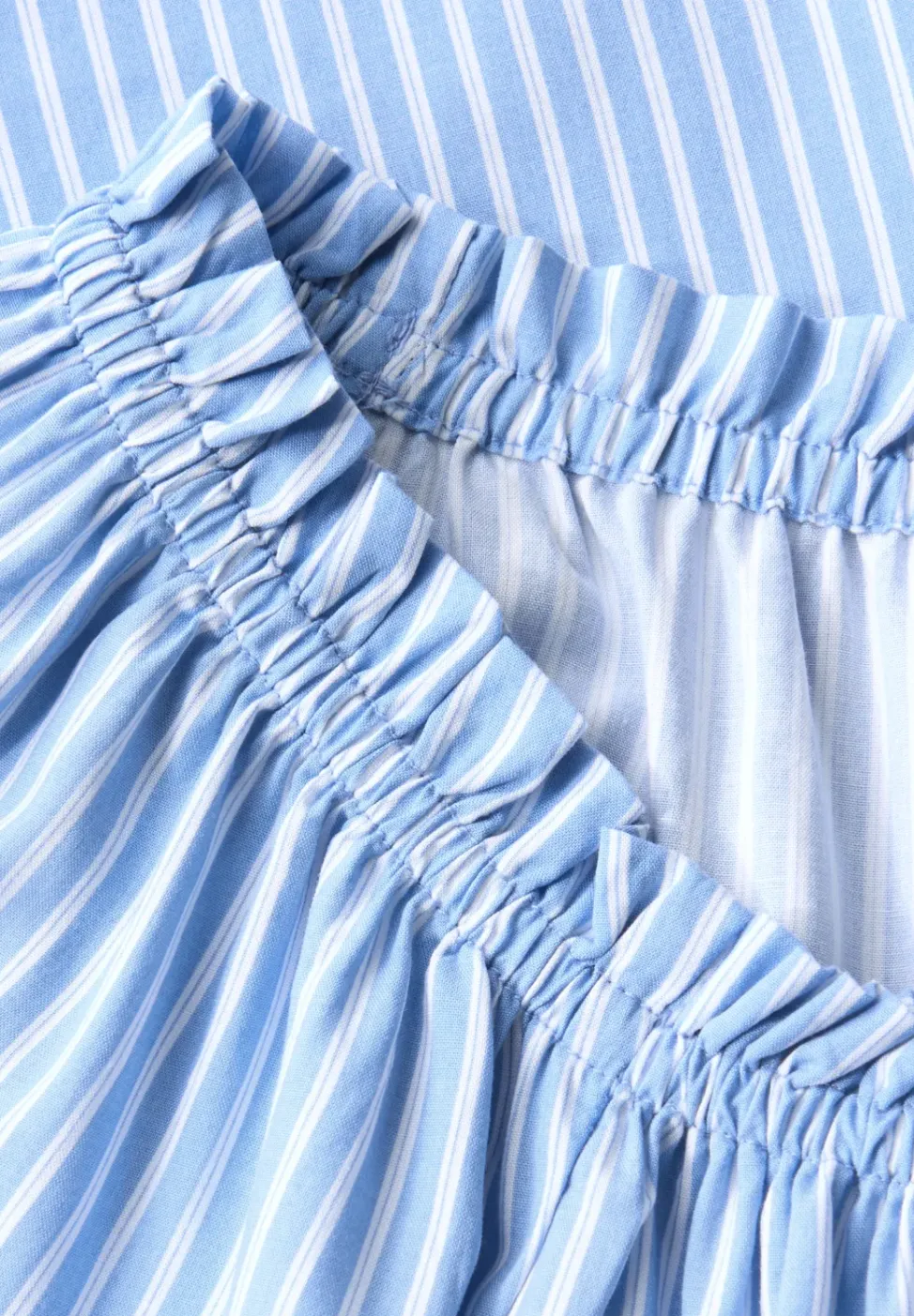 Bluse mit elastischem Kragen