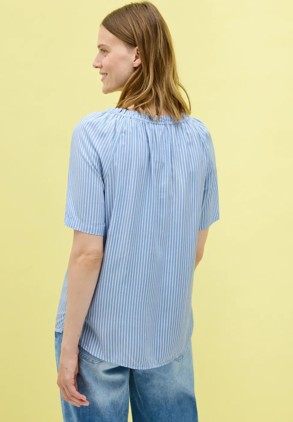 Bluse mit elastischem Kragen