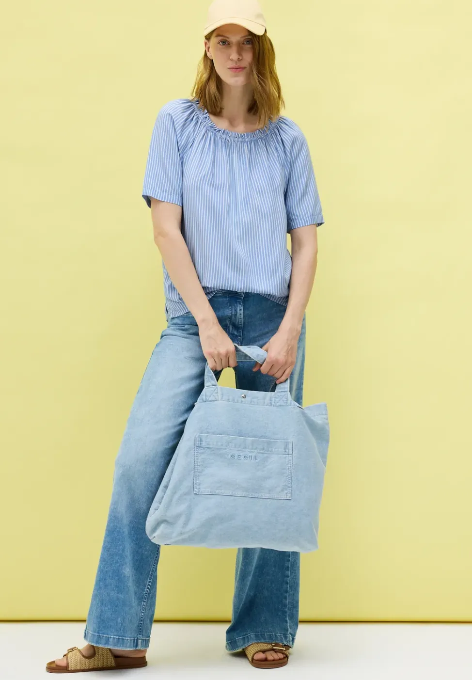 Bluse mit elastischem Kragen