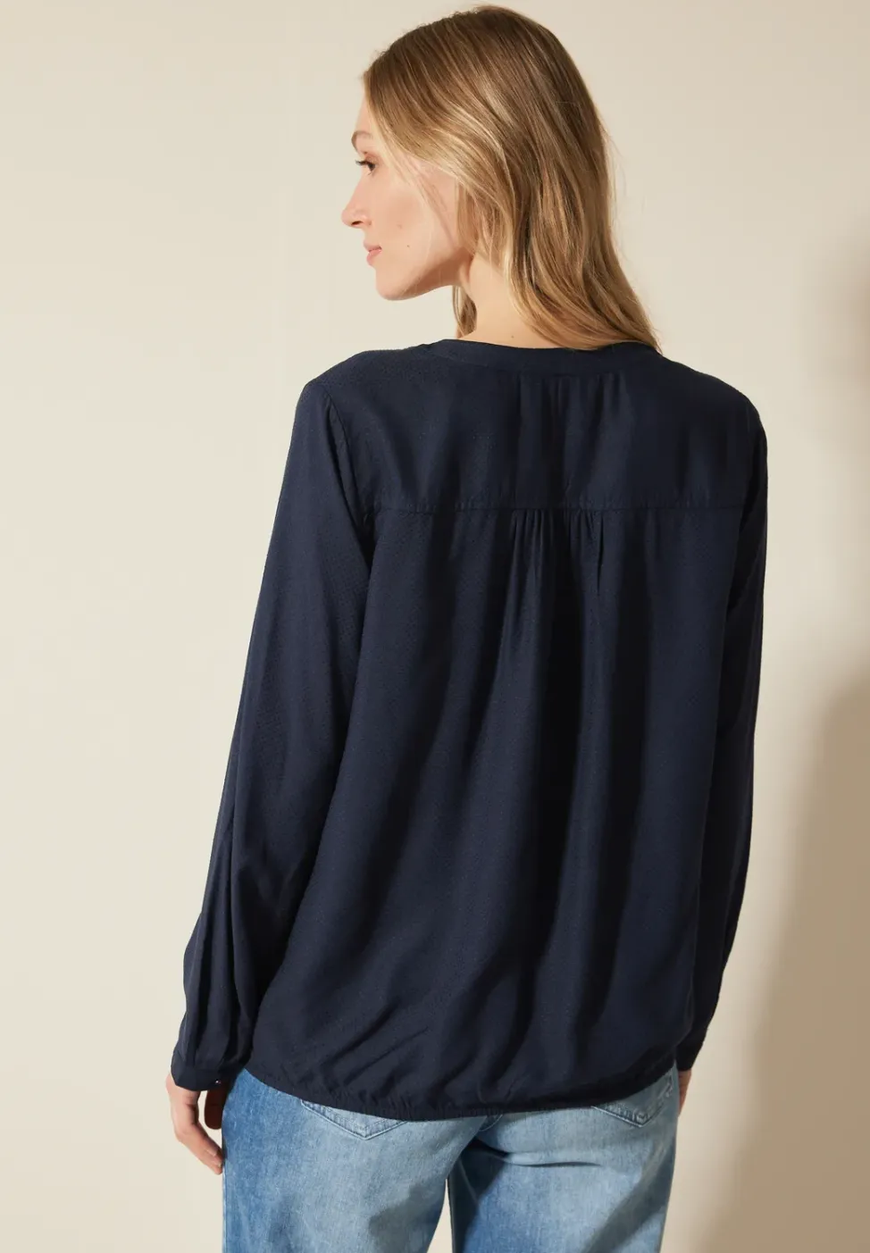 Bluse mit elastischem Saum