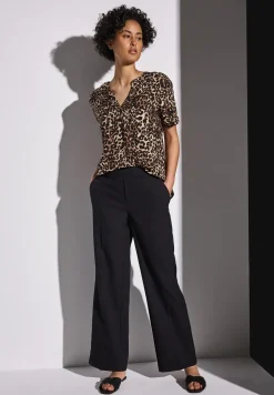 Bluse mit Leo-Muster
