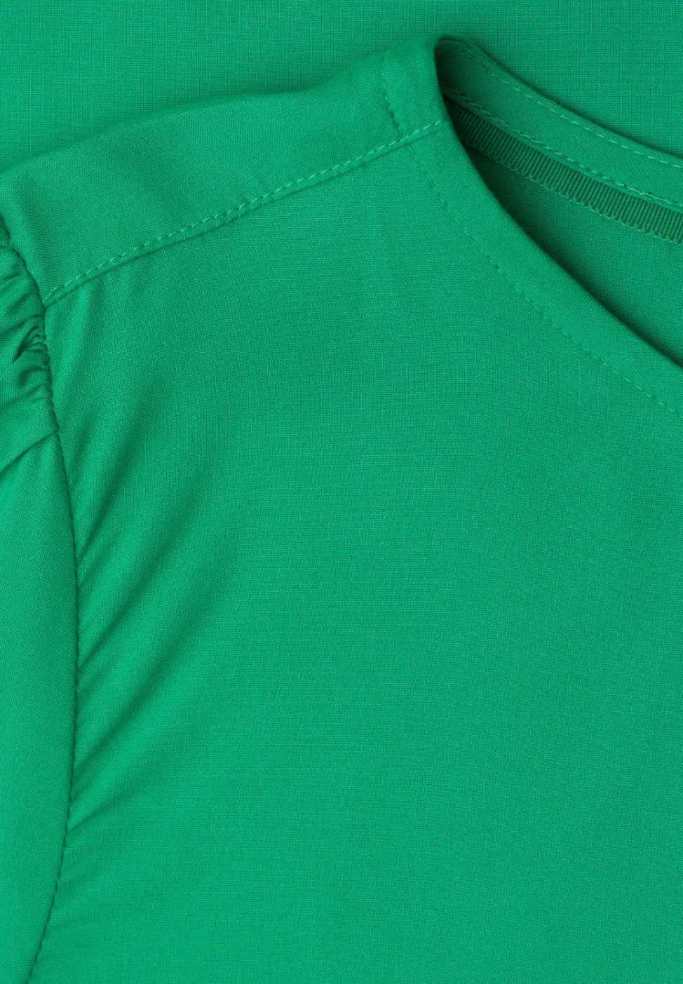 Bluse mit Rundhals und kurzen Puffärmeln