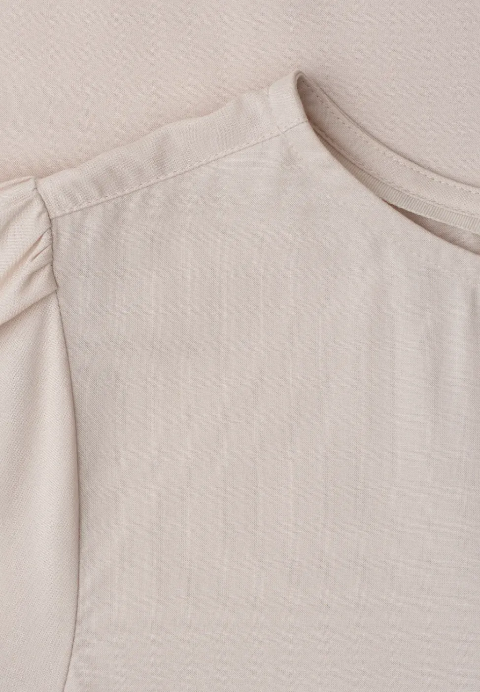 Bluse mit Rundhals und kurzen Puffärmeln