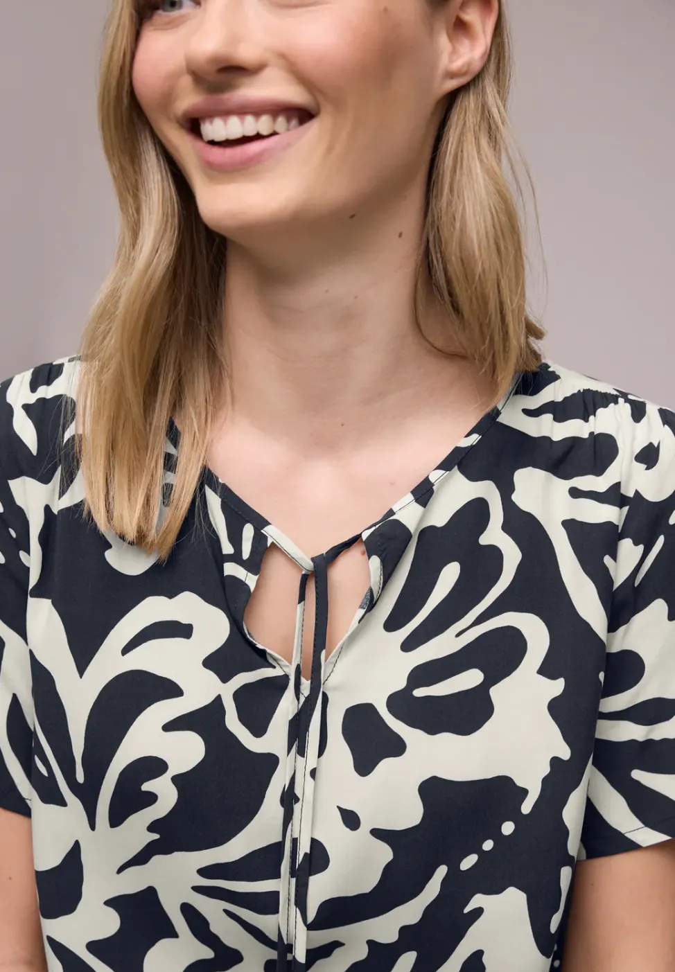 Bluse mit Split Neck und Bändern