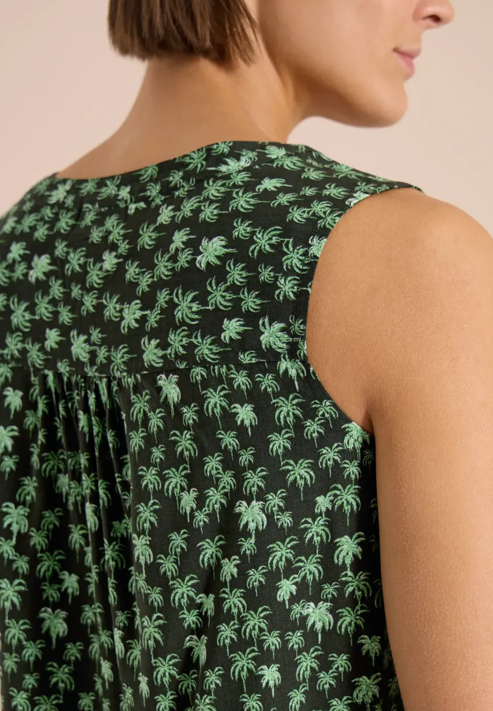 Blusentop mit Split Neck und Palmen-Print
