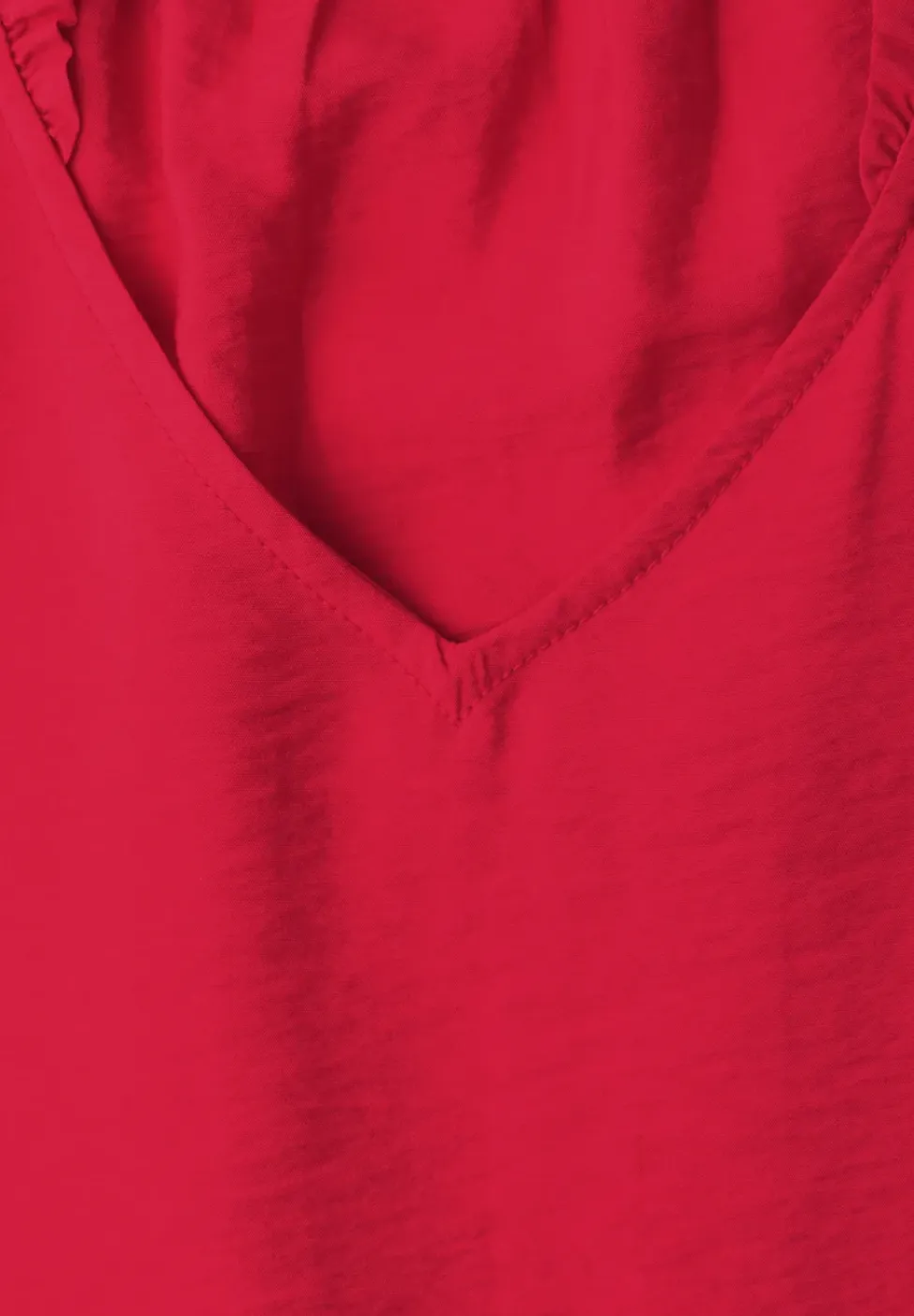 Blusentop mit V-Neck und Rüschen