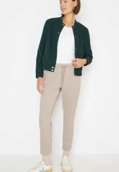 Casual Fit Hose