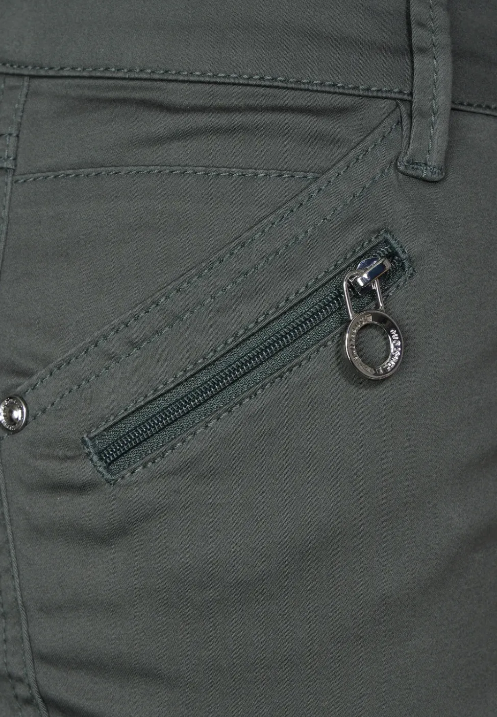 Casual Fit Hose