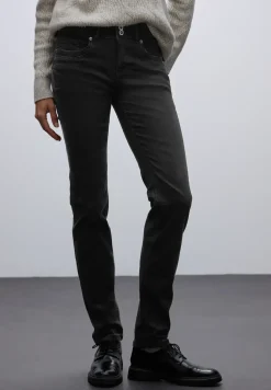 Casual Fit Jeans